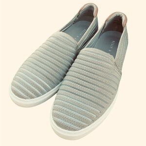 Kelly & Katie Slip On Women’s Shoes, Taupe color with Gold Threading Sz 9M